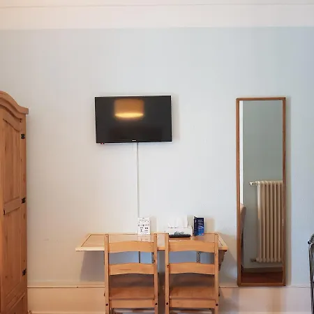 Hotel De 2*